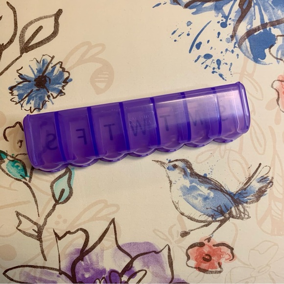 💜 Purple Weekly Pill Organizer NWOT - Picture 2 of 5